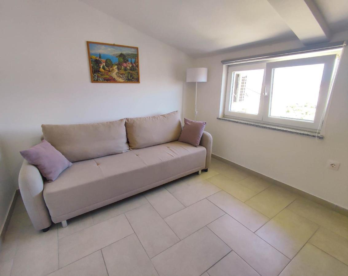 Three Lions Apartment Number 2 Pula Exterior photo